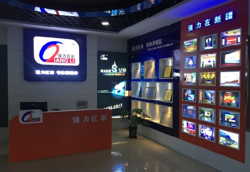 崇州整体显示屏店招的作用。