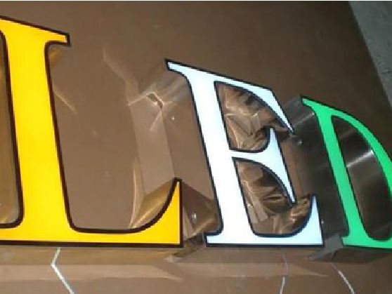 崇州介绍LED招牌的基础知识。